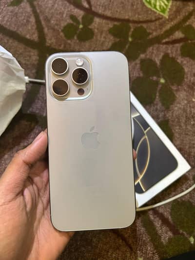 Iphone 16 pro max Natural Titanium