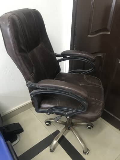 Boss executive chair - Urgently