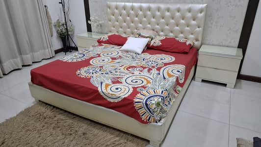 Bed, 2 side Tables, 1 Dressing Table