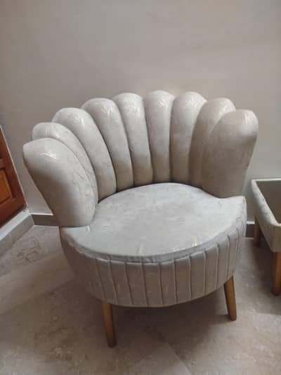 cofe chairs with table