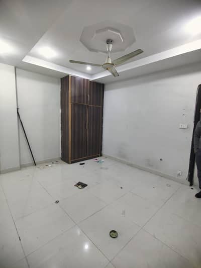 Two bedrooms unfurnished flat available for rent in E11 2