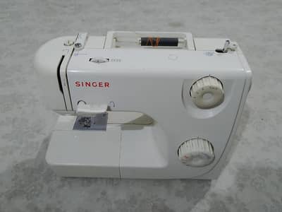 SEWING MACHINE  SINGER 8280