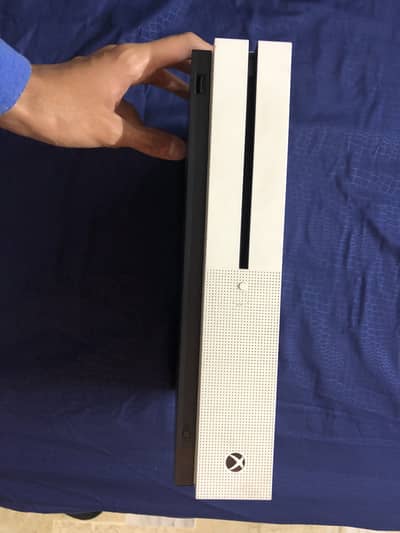 Xbox 1s for sale [with box]