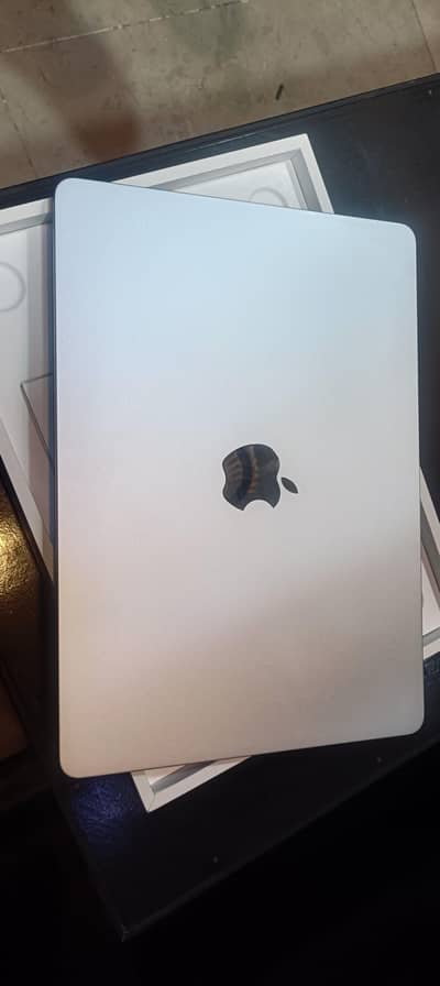 MacBook Air, M4 Chip Made 2025, 16GB Ram 256GB SSD 13 inch