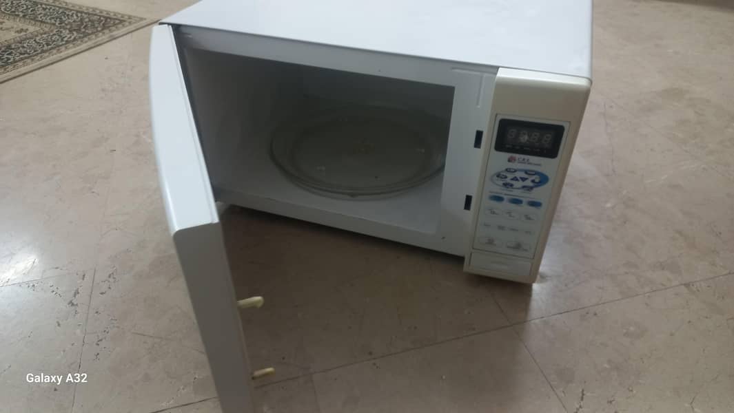 Dawlance Microwave , Nice Condition 3