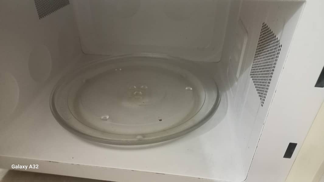 Dawlance Microwave , Nice Condition 5