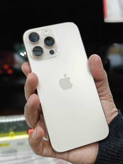 Apple iPhone 16 Pro Max. Desert Titanium