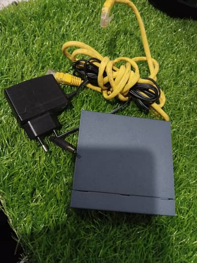 Switch 5 Ports Gigabit Ethernet   03009270434