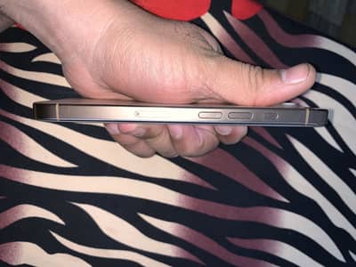 Iphone 16 pro 256 gb pta approved with box