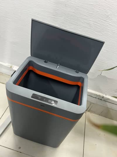 Automatic Sensor Dustbin