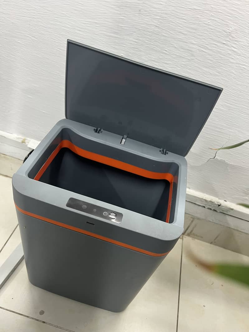 Automatic Sensor Dustbin 0
