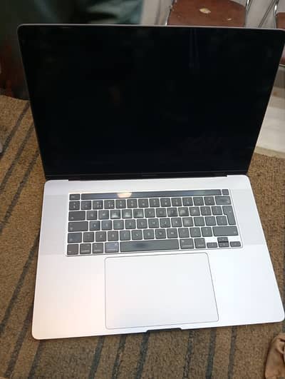 Apple MacBook Pro (2019) Laptop - Core i7 - 16GB RAM - 512GB SSD - 15″