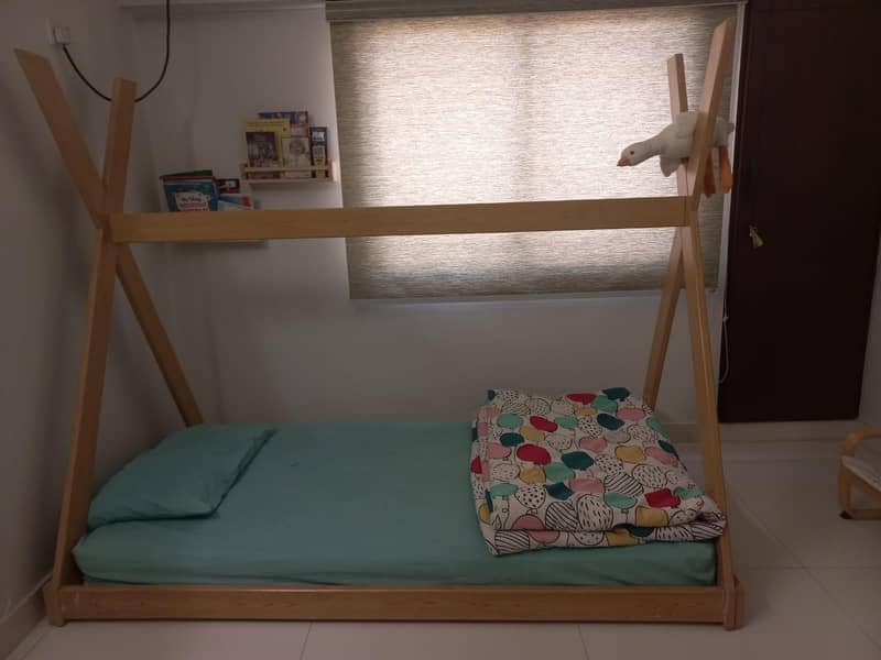 Single bed 0
