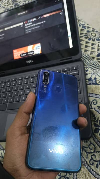 vivo y15  memory 4/64  with charger condition 10/9