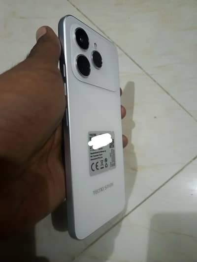 I am sale Tecno spark 40 ( 6 128 GB) 11 month say warranty hai