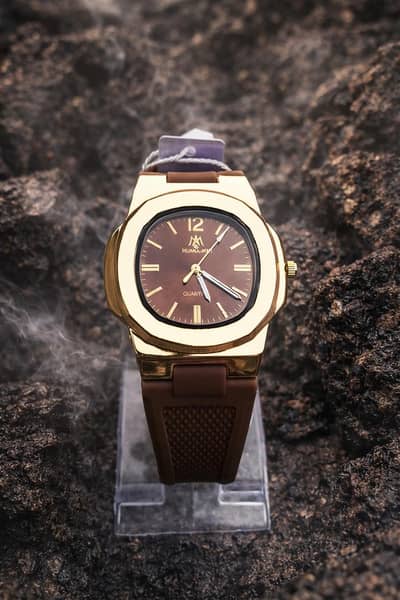 Men’s Quartz Watch with Brown Strap – Daily Use Watch
