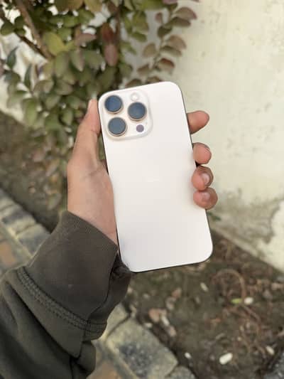 Iphone 16pro 128gb (10months official warrenty remaining