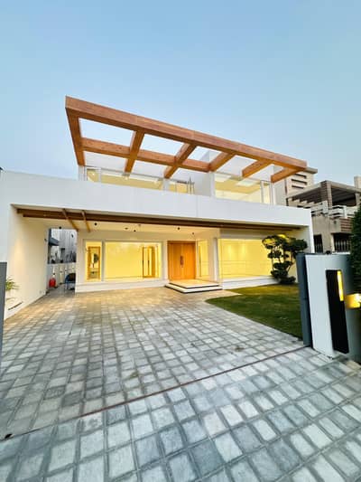 1 Kanal Facing Park Brand New Luxury House Available For Sale