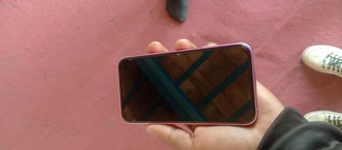 yah mobile ki back Tut chuki hai Baki condition 10 mein 10  87 ha