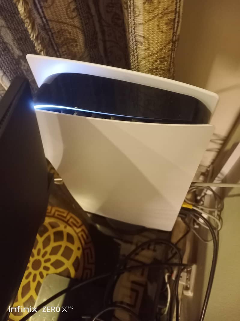 PS5 with one controller 0