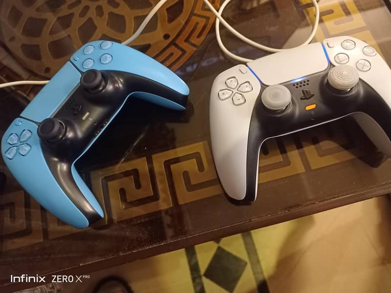 PS5 with one controller 1