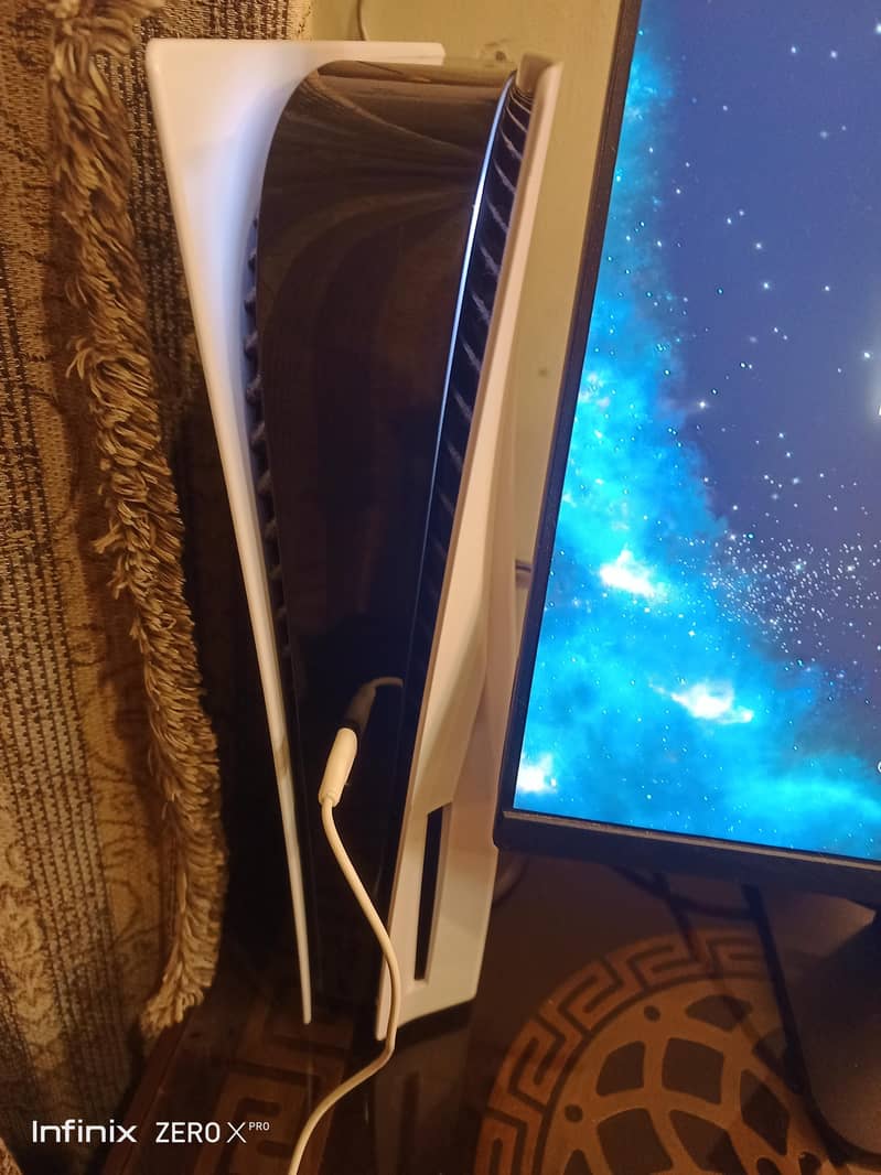 PS5 with one controller 6