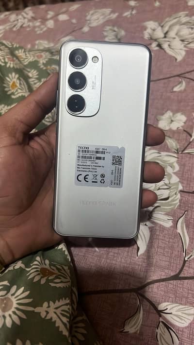 tecnosaprk 40 pro plus  16/256 all ok