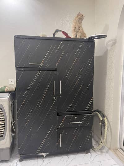 Sirf lock theek hony waly hain