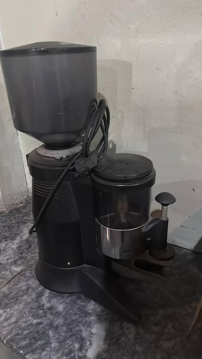 coffee machine service hony wali hai with coffee bine crusher