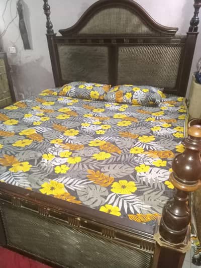 bed+ 2 side tables + dressing table without metress