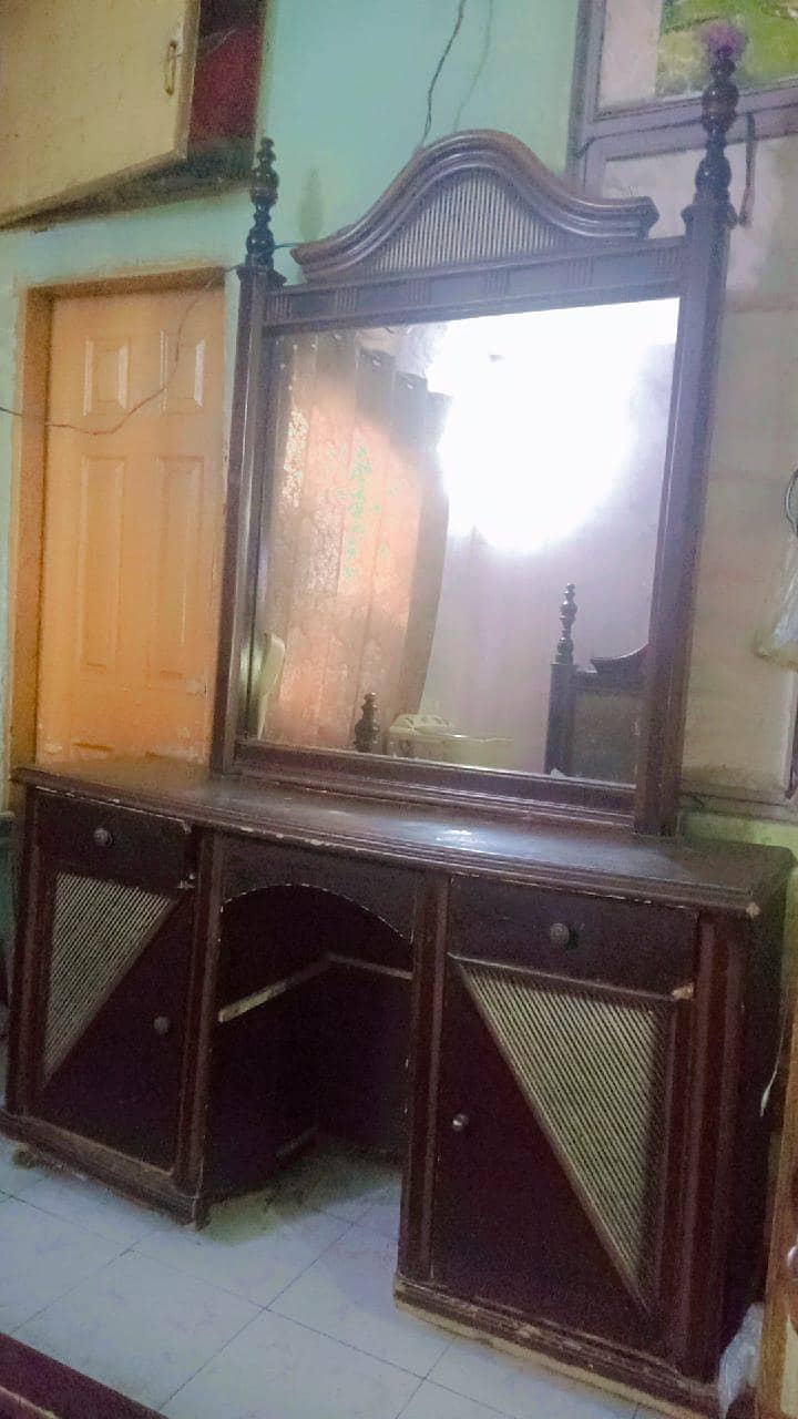 bed without metress + dressing table 6