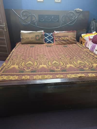 Wooden bed set in A1 oroginal condition