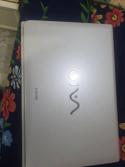 sony vaio i5 3th generations  8 gb ram 720 gb hard disk num pedal wala