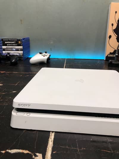 PS4 Slim Used Sealed White