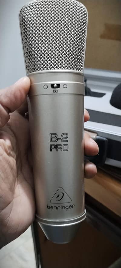 BEHRINGER B2 PRO