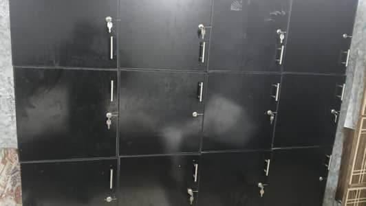 office alamri  call center table