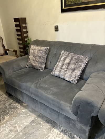 Beautiful and elegant 6 seater sofa set