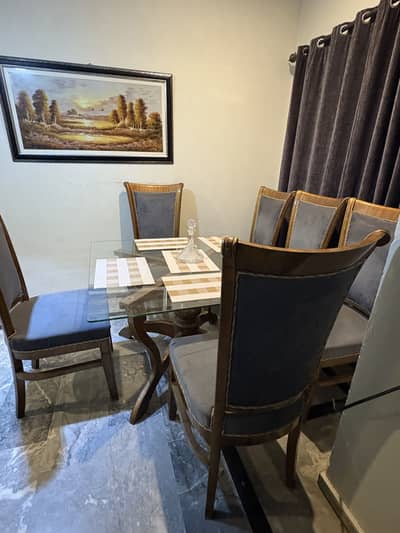 Beautiful and elegant 6 seater dining table set