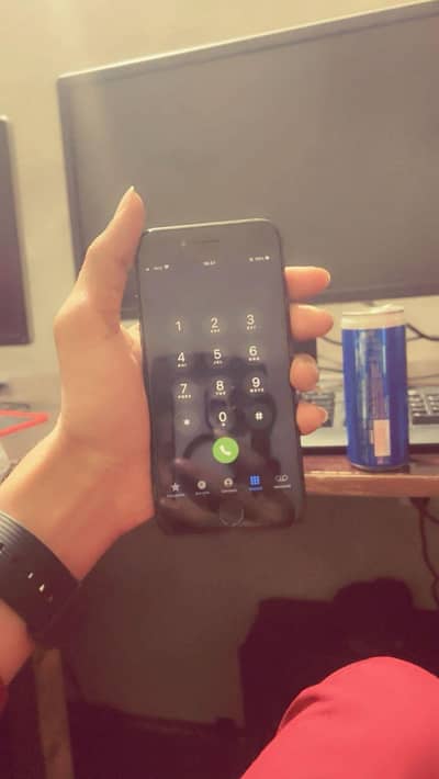 iPhone 7 pta approved hai 32gb hai