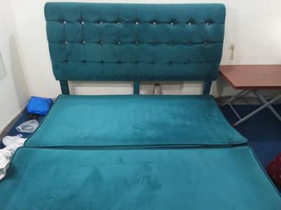 double bed velvet color green ha achi condition mian hai