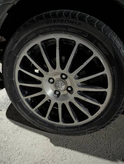 ALLOY RIM WITH  215/50/17 BRANDED TYRES GOOD CONDITION