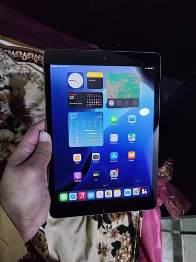 ipad 8th gen 128GB LLA model
