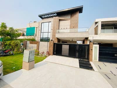 10 MARLA 4-BED CONTEMPORARY HOUSE IN DHA PHASE 8 PARK VIEW