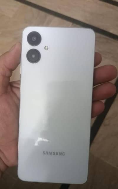 all OK phone in warranty set hn no any problem just urgent sell ho rha