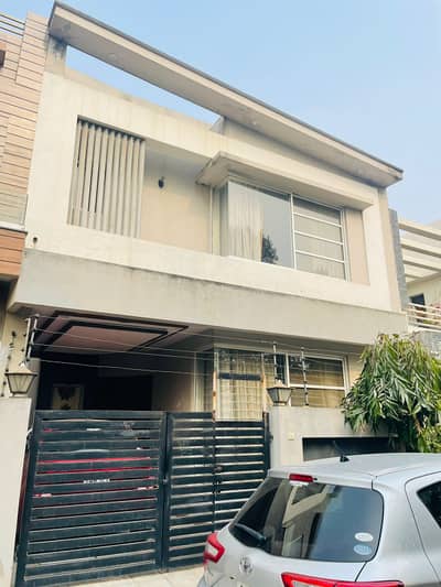 05 MARLA ELEGANT AND FULLY MAINTAINED SUPER HOT LOCATED BUNGALOW IS AVAILABLE IN THE BEST BLOCK OF DHA LAHORE.
