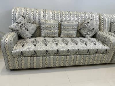 5 seater sofa in new condition