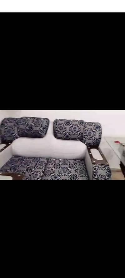 sofa urgent sale krna ha bilkul new ha