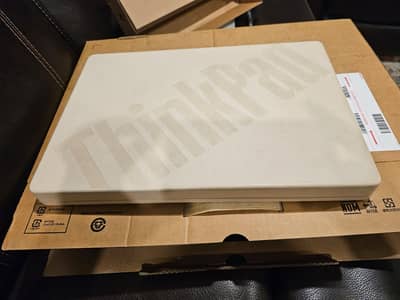 ThinkPad Z16 Gen 1 4K+ OLED 32GB 2TB Ryzen 7 6850H