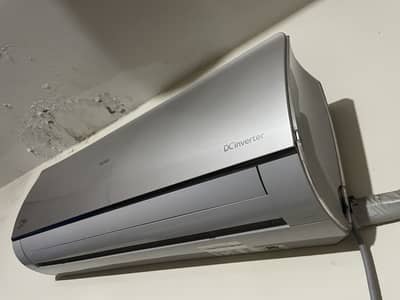 Voltas 1.5 Ton inverter Ac in good condition one year use