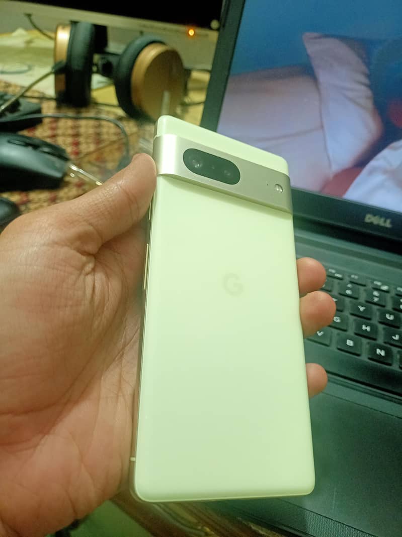 Google Pixel 7 4